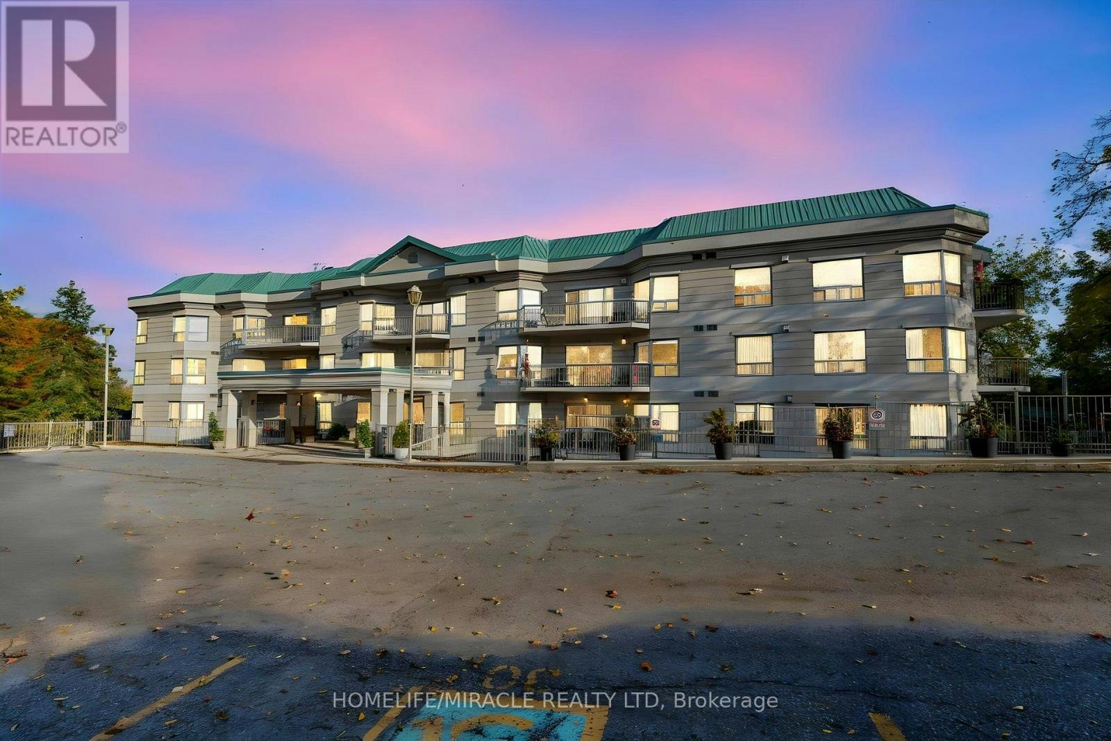 136 (PH3-24 Chapel Street, Halton Hills, ON, L7G 6A7