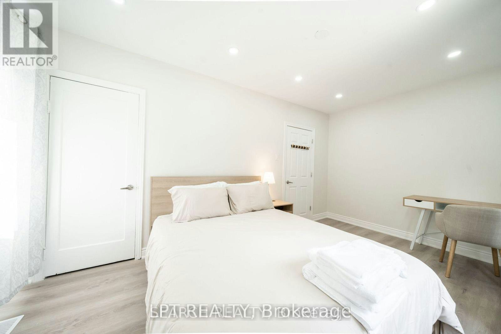 1079 Deta Road, Mississauga, ON, L5E 2R6 - 33