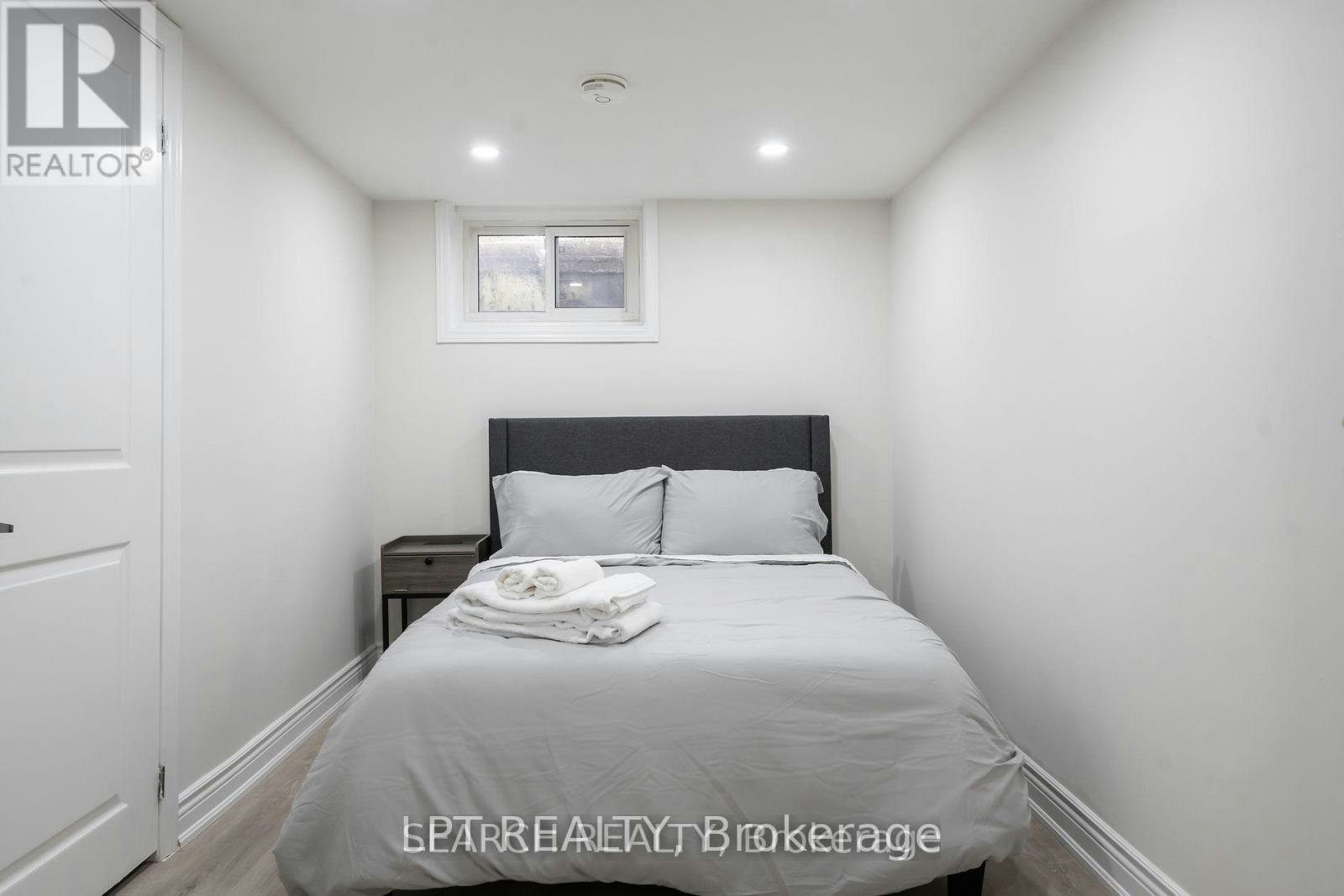 1079 Deta Road, Mississauga, ON, L5E 2R6 - 24