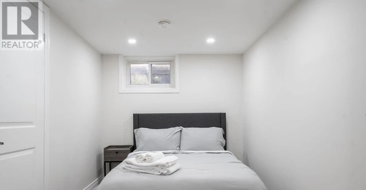 1079 Deta Road, Mississauga, ON, L5E 2R6 - 24