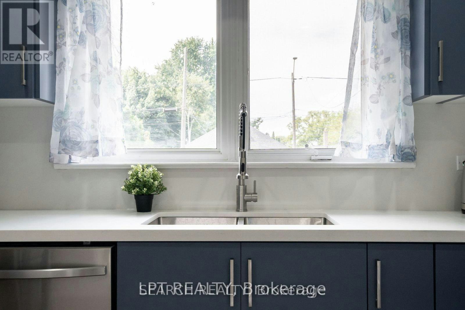 1079 Deta Road, Mississauga, ON, L5E 2R6 - 7