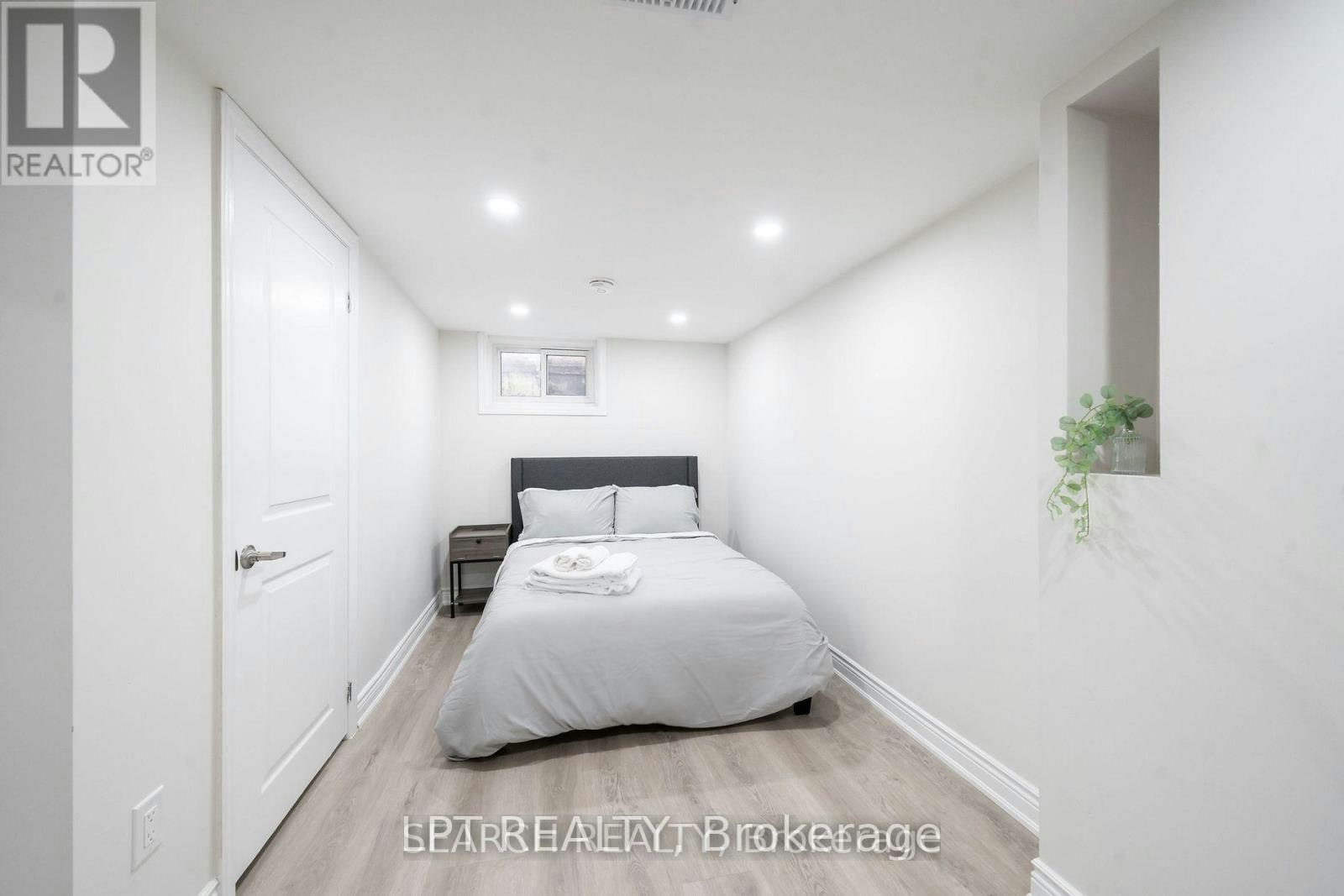 1079 Deta Road, Mississauga, ON, L5E 2R6 - 39