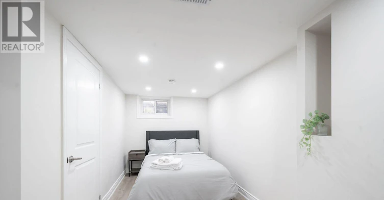 1079 Deta Road, Mississauga, ON, L5E 2R6 - 39