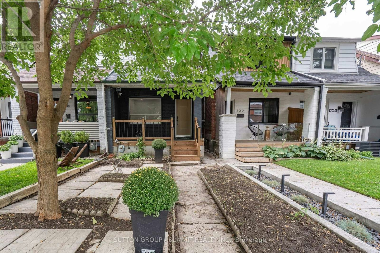 100 Rosethorn Avenue, Toronto, ON, M6N 3L1