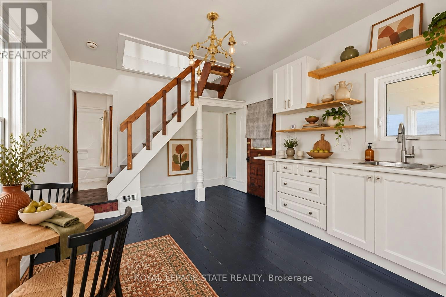 8 Tasker Street, St. Catharines, ON, L2R 3Z8