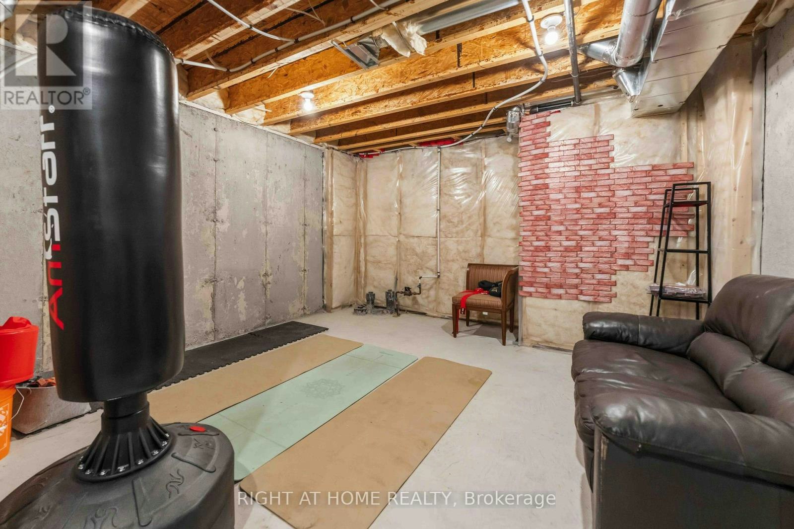 354 Brettonwood Ridge, Ottawa, ON, K2T 0H8 - 23