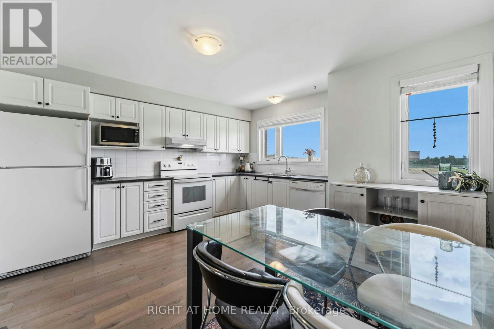 354 Brettonwood Ridge, Ottawa, ON, K2T 0H8 - 3
