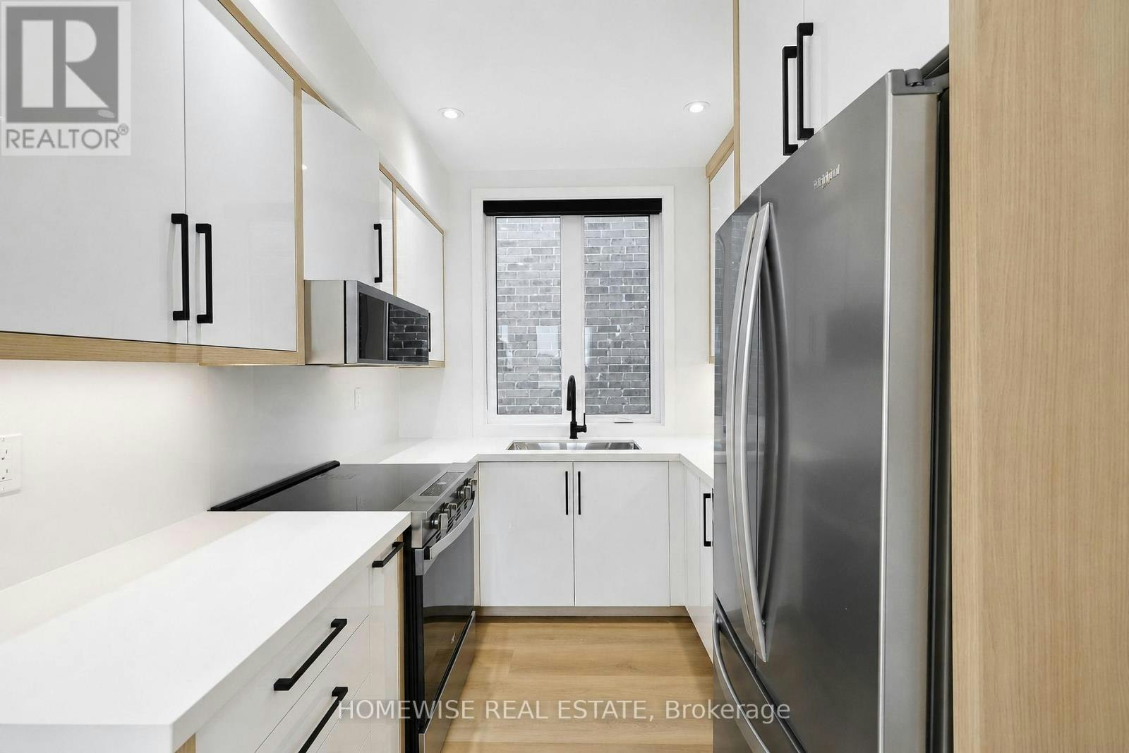 2-25 King High Avenue, Toronto, ON, M3H 3A8