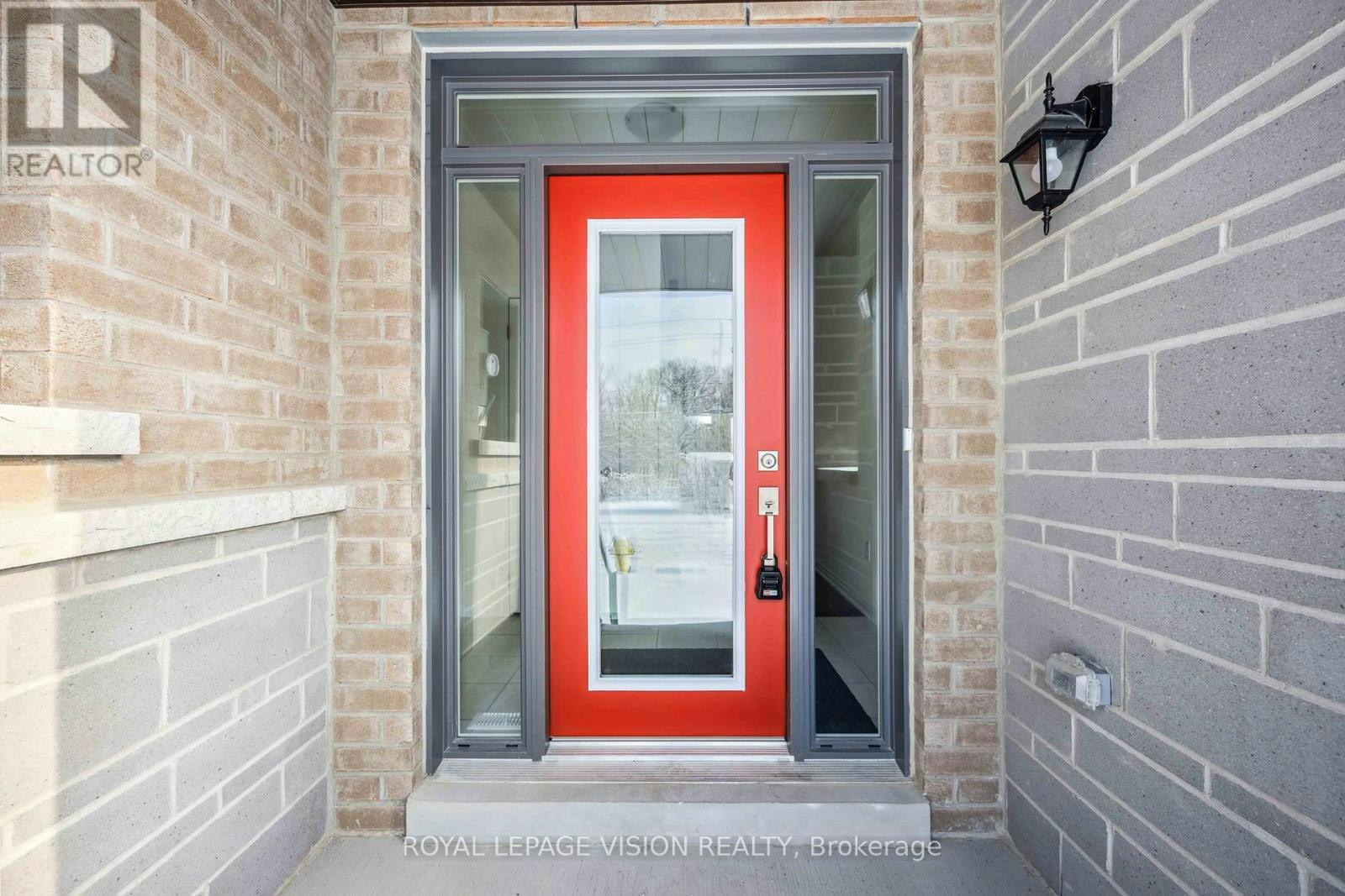 48 Mountainside Crescent, Whitby, ON, L1R 0P4 - 4