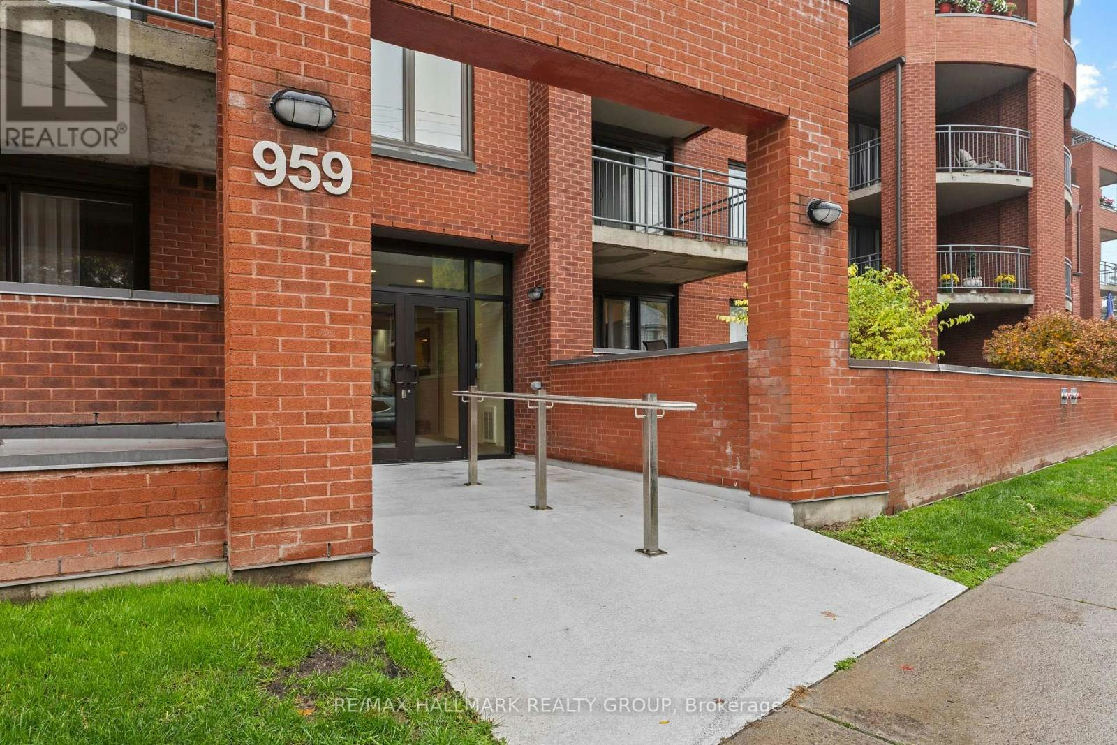 211-959 River Road NORTH, Ottawa, ON, K1K 3V3 - 3