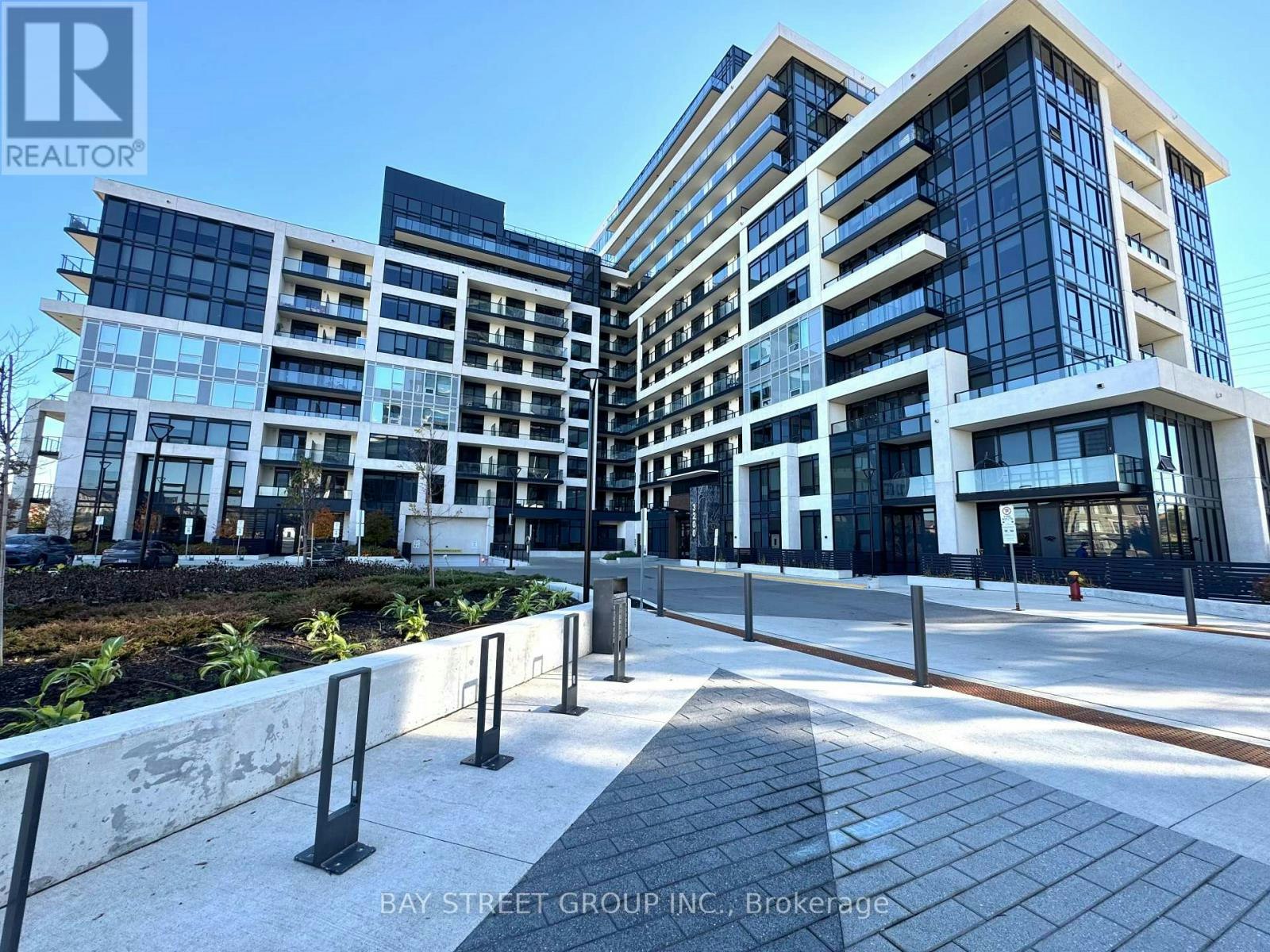 315-3200 William Coltson Avenue, Oakville, ON, L6H 7W6