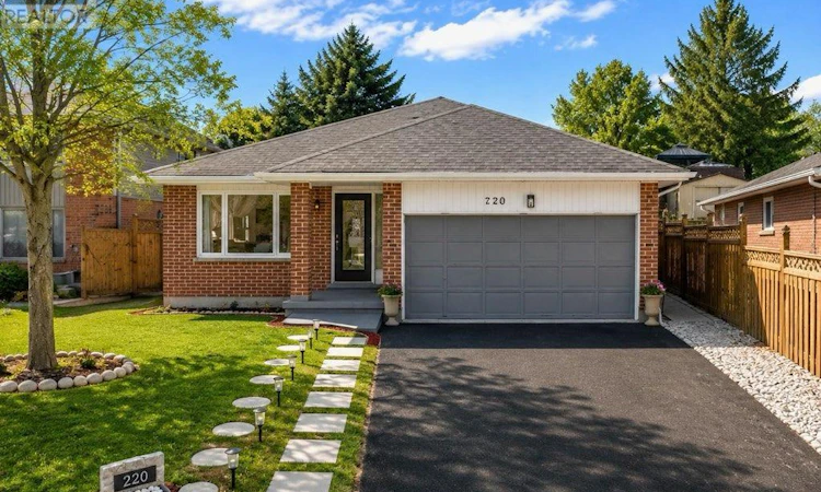 220 Killarney Grove