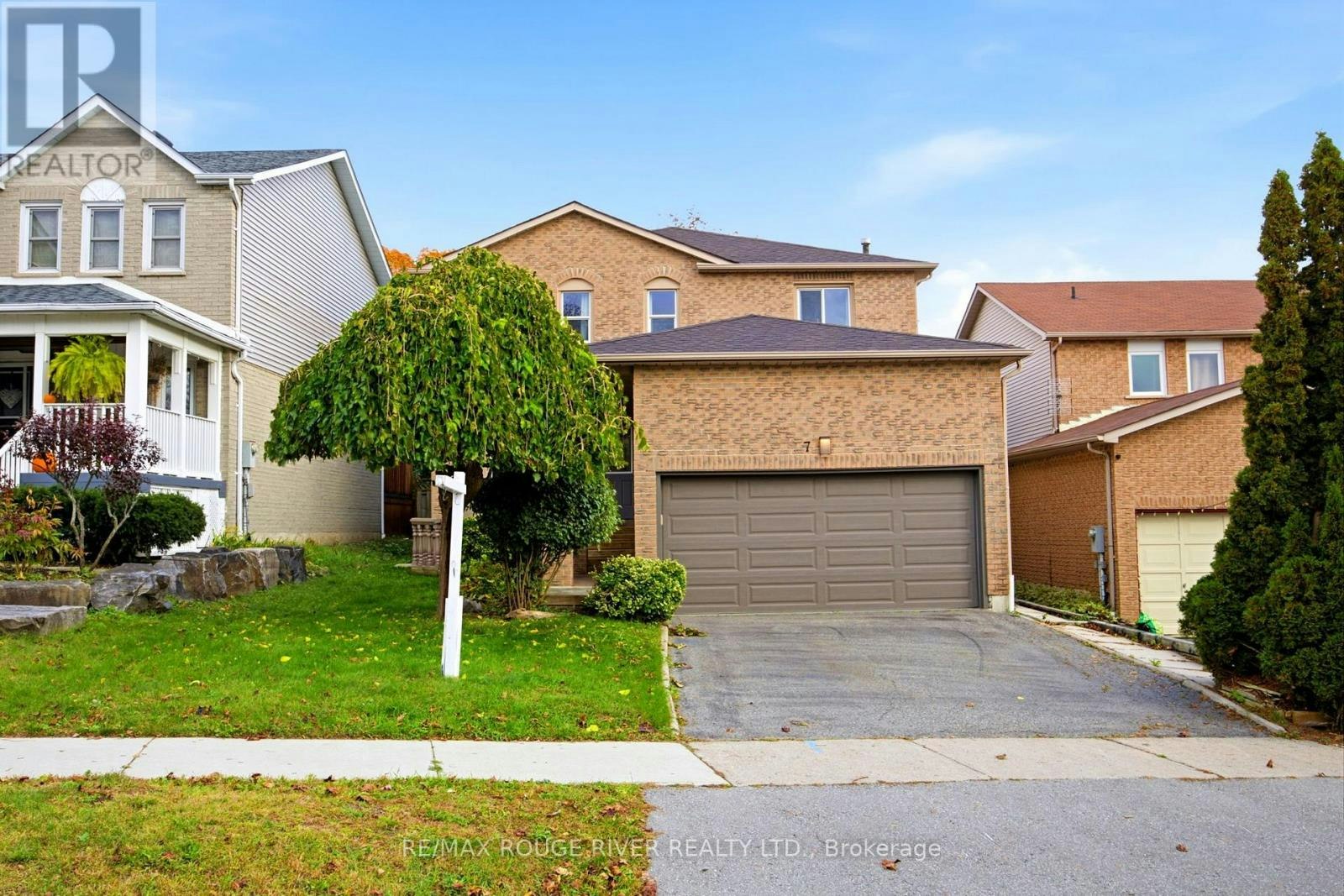 7 Greenview Court, Whitby, ON, L1N 8J2