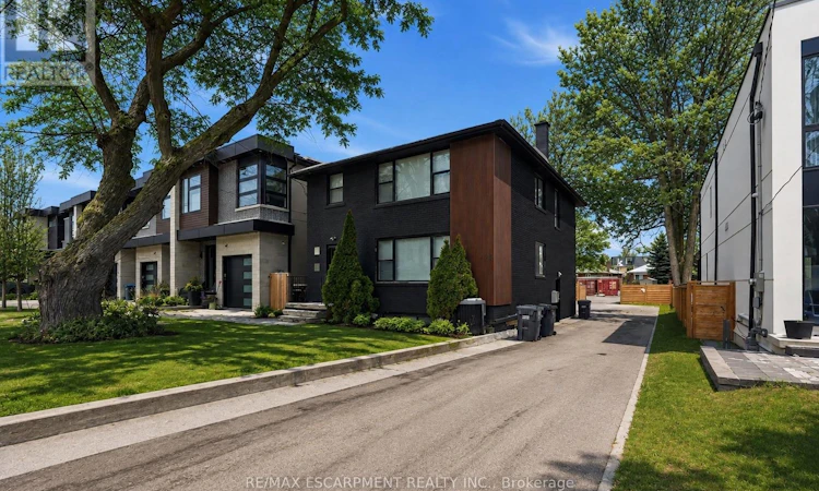 43 Broadview Avenue
