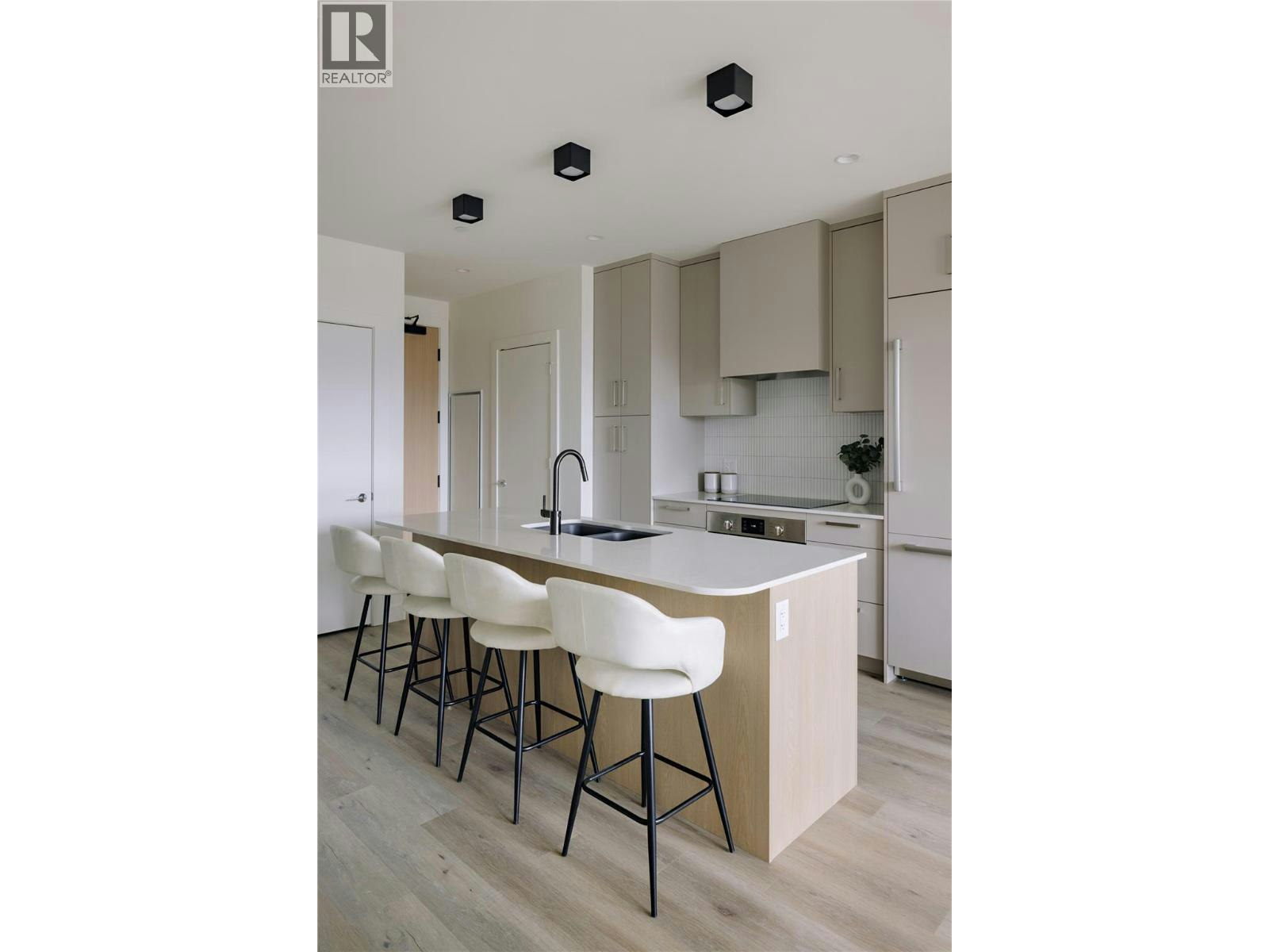508-3300 Lakeshore Road - 5