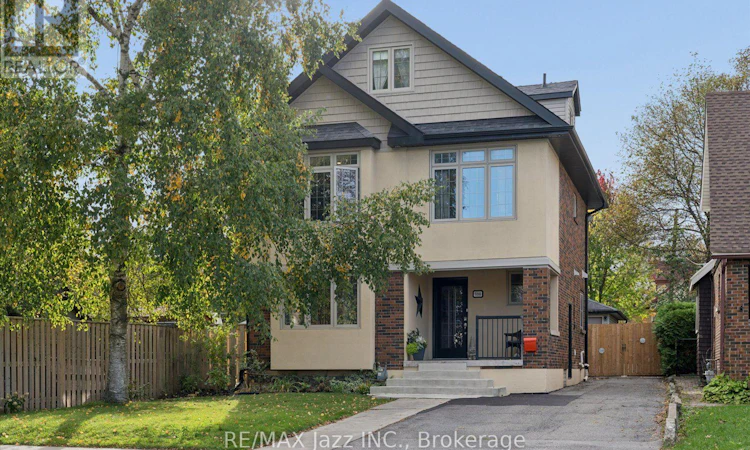 390 Mary Street N