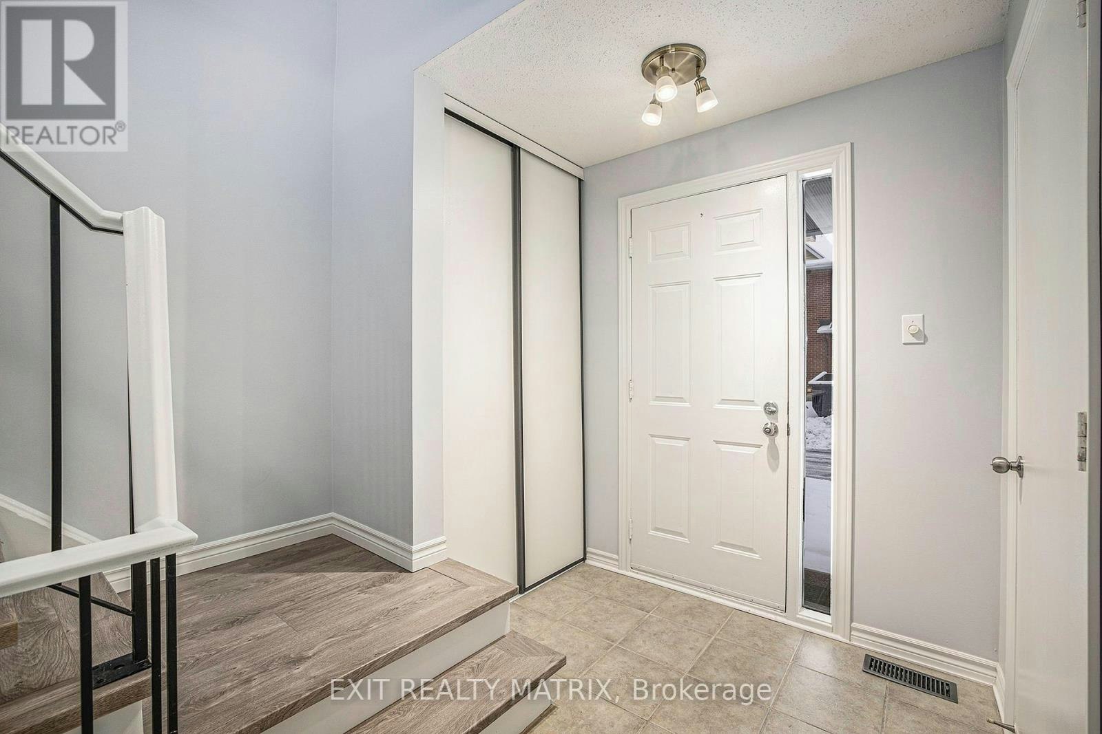 24 Oakhaven Private, Ottawa, ON, K1K 4K1 - 2