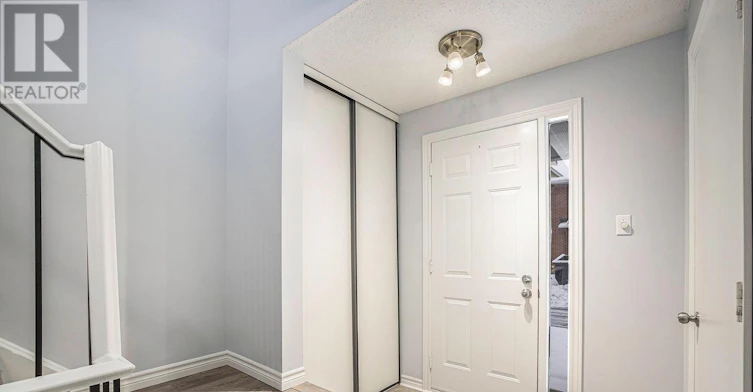 24 Oakhaven Private, Ottawa, ON, K1K 4K1 - 2