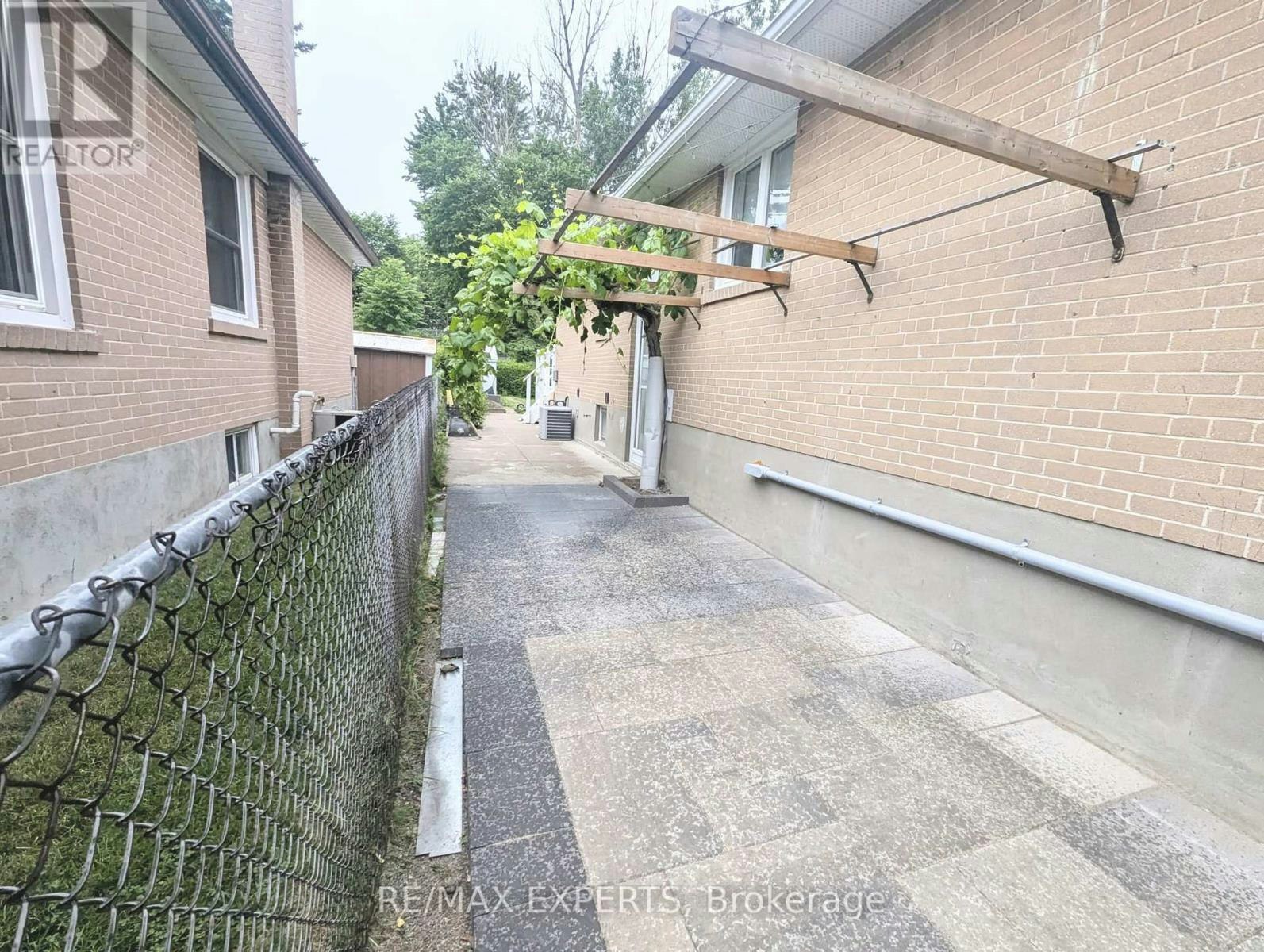 LOWER-42 Mossbank Drive, Toronto, ON, M1G 2C3 - 2