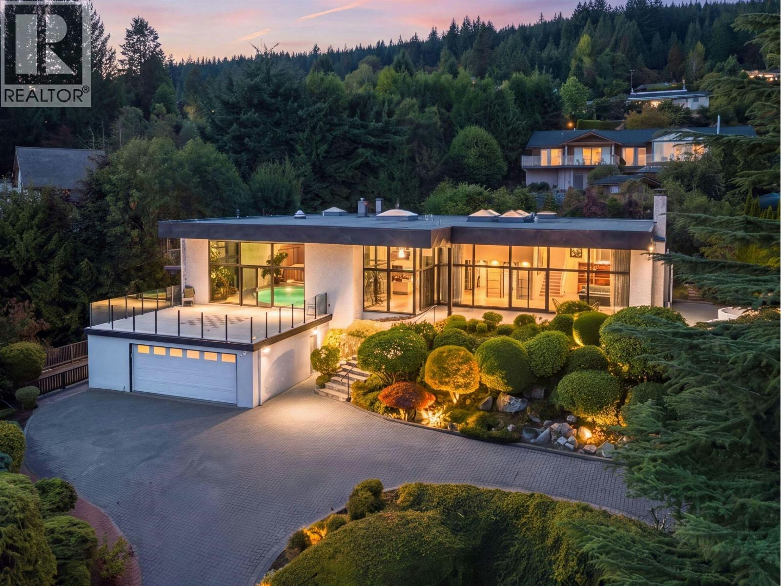 1439 Sandhurst Place, West Vancouver, BC, V7X 2P4