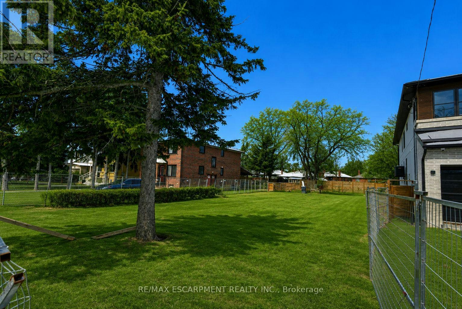 19A Broadview Avenue, Mississauga, ON, L5H 2S8
