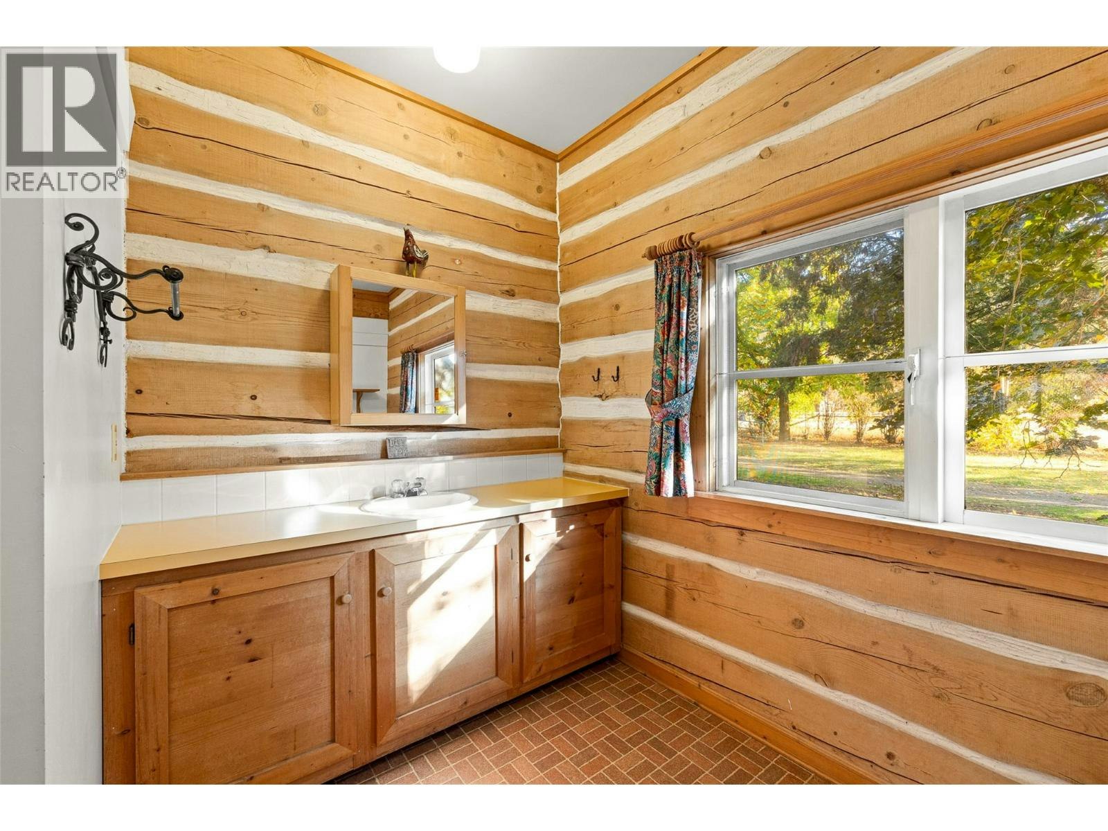 7001 Learmouth Road, Coldstream, BC, V1B 3H1 - 31