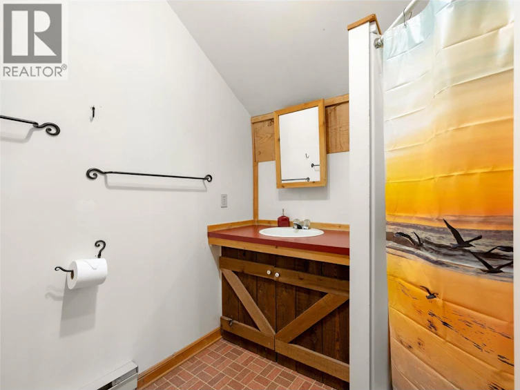 7001 Learmouth Road, Coldstream, BC, V1B 3H1 - 39