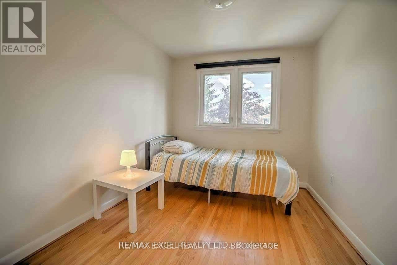 54 Bowerbank Drive, Toronto, ON, M2M 1Z8 - 6