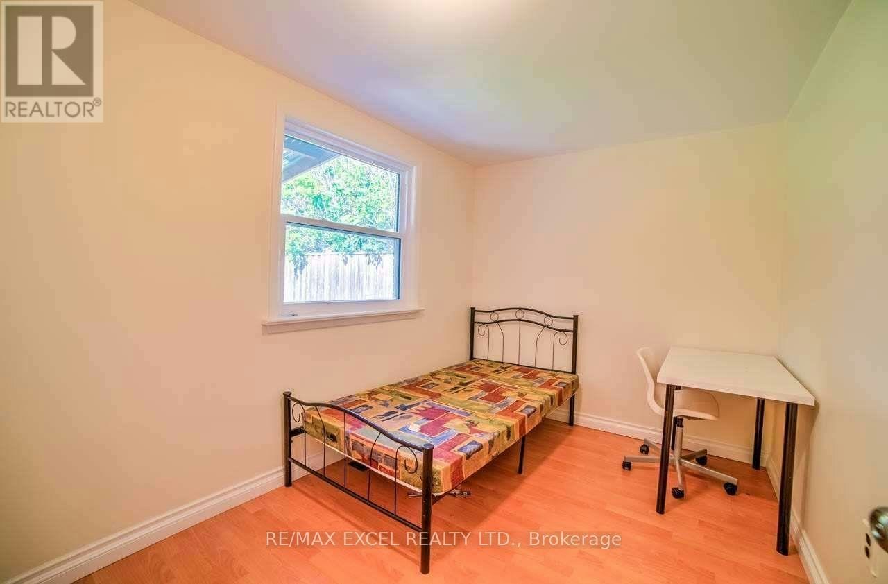 54 Bowerbank Drive, Toronto, ON, M2M 1Z8 - 8