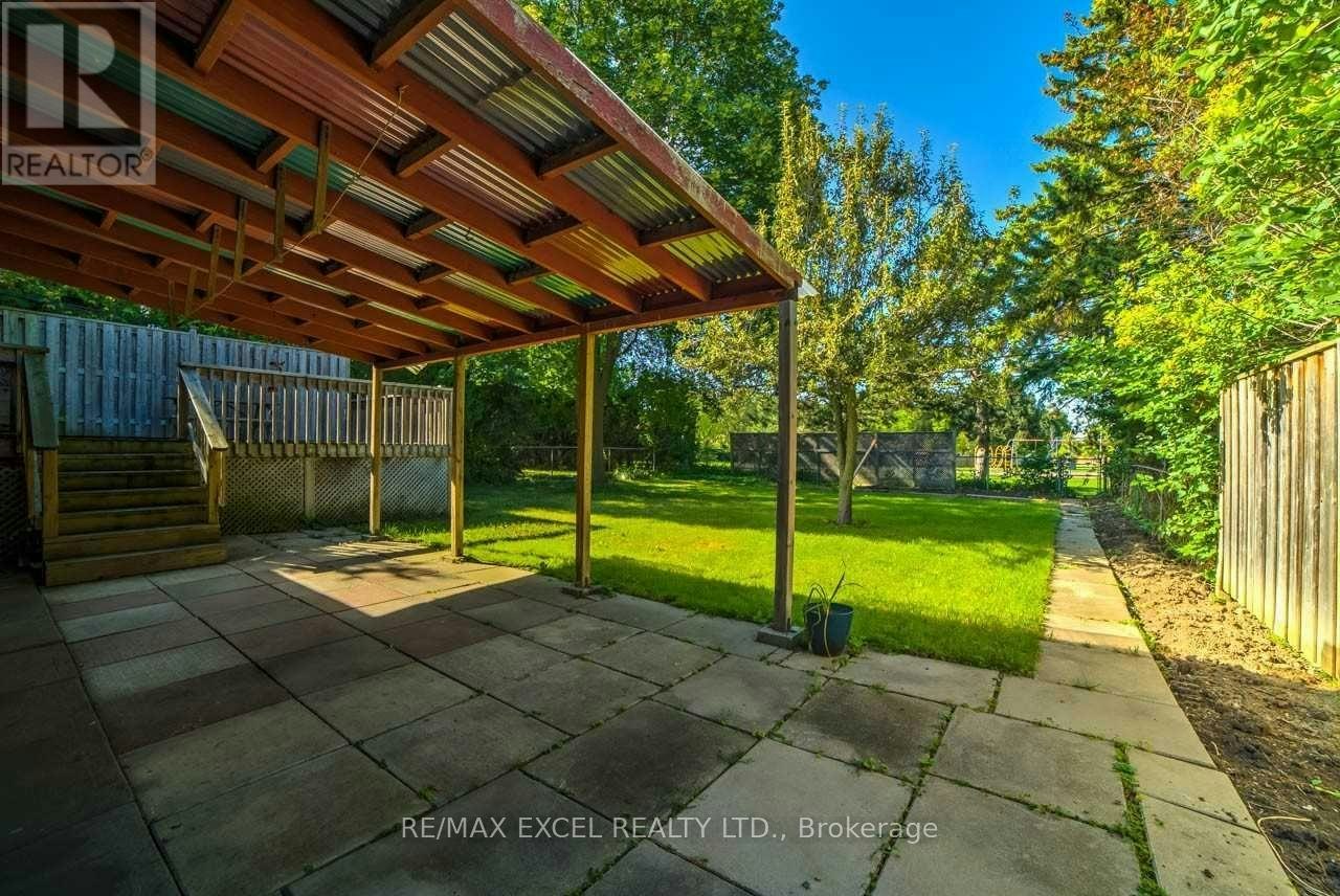 54 Bowerbank Drive, Toronto, ON, M2M 1Z8 - 3