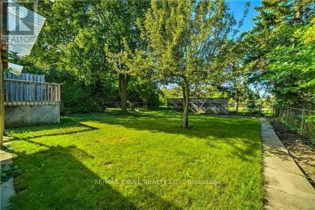 54 Bowerbank Drive, Toronto, ON, M2M 1Z8 - 4