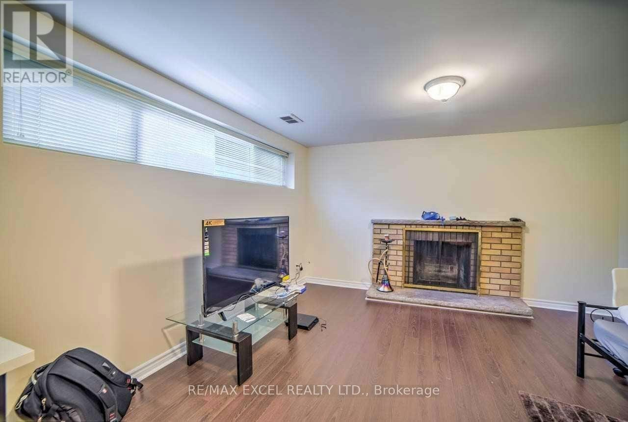 54 Bowerbank Drive, Toronto, ON, M2M 1Z8 - 10