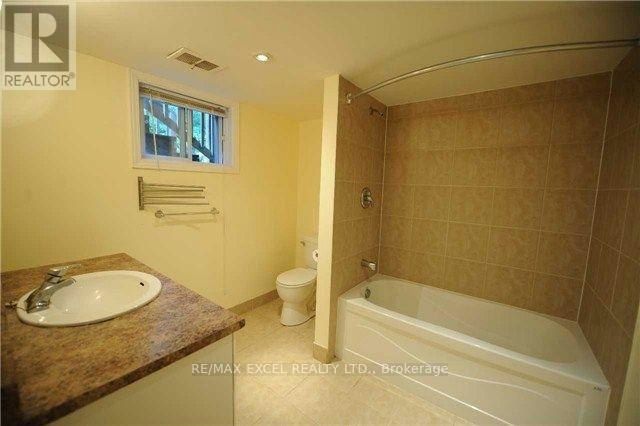 54 Bowerbank Drive, Toronto, ON, M2M 1Z8 - 7