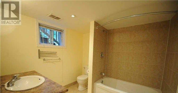 54 Bowerbank Drive, Toronto, ON, M2M 1Z8 - 7