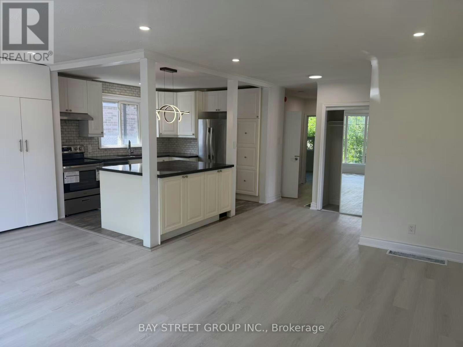 517 Lynett Crescent, Richmond Hill, ON, L4C 2V8 - 2