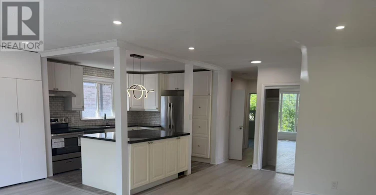 517 Lynett Crescent, Richmond Hill, ON, L4C 2V8 - 2