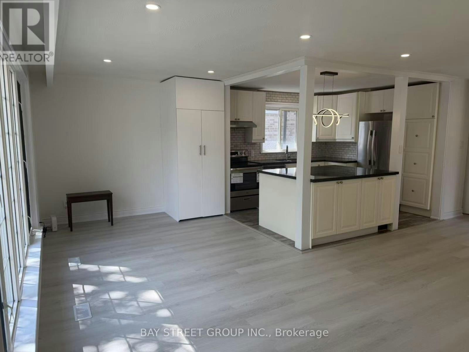 517 Lynett Crescent, Richmond Hill, ON, L4C 2V8