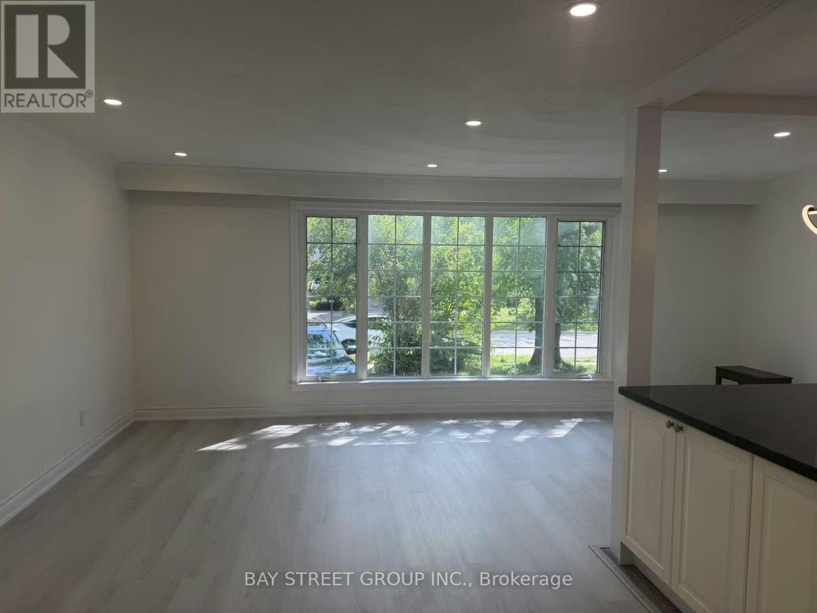 517 Lynett Crescent, Richmond Hill, ON, L4C 2V8 - 3