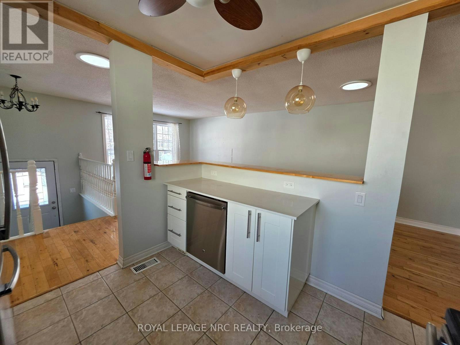 37 Fox Trail Drive, St. Catharines, ON, L2S 3T7 - 6