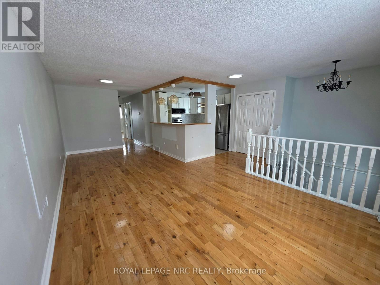 37 Fox Trail Drive, St. Catharines, ON, L2S 3T7 - 2