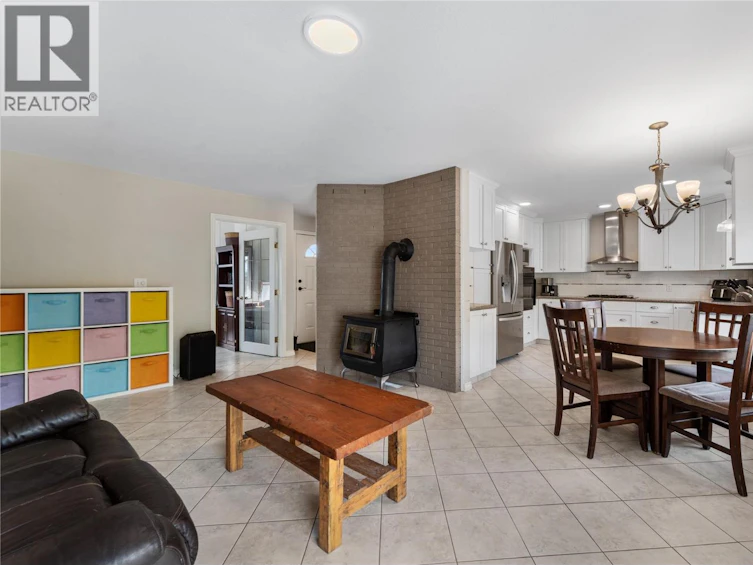 3772 Glenway Road, West Kelowna, BC, V4T 1E3 - 7