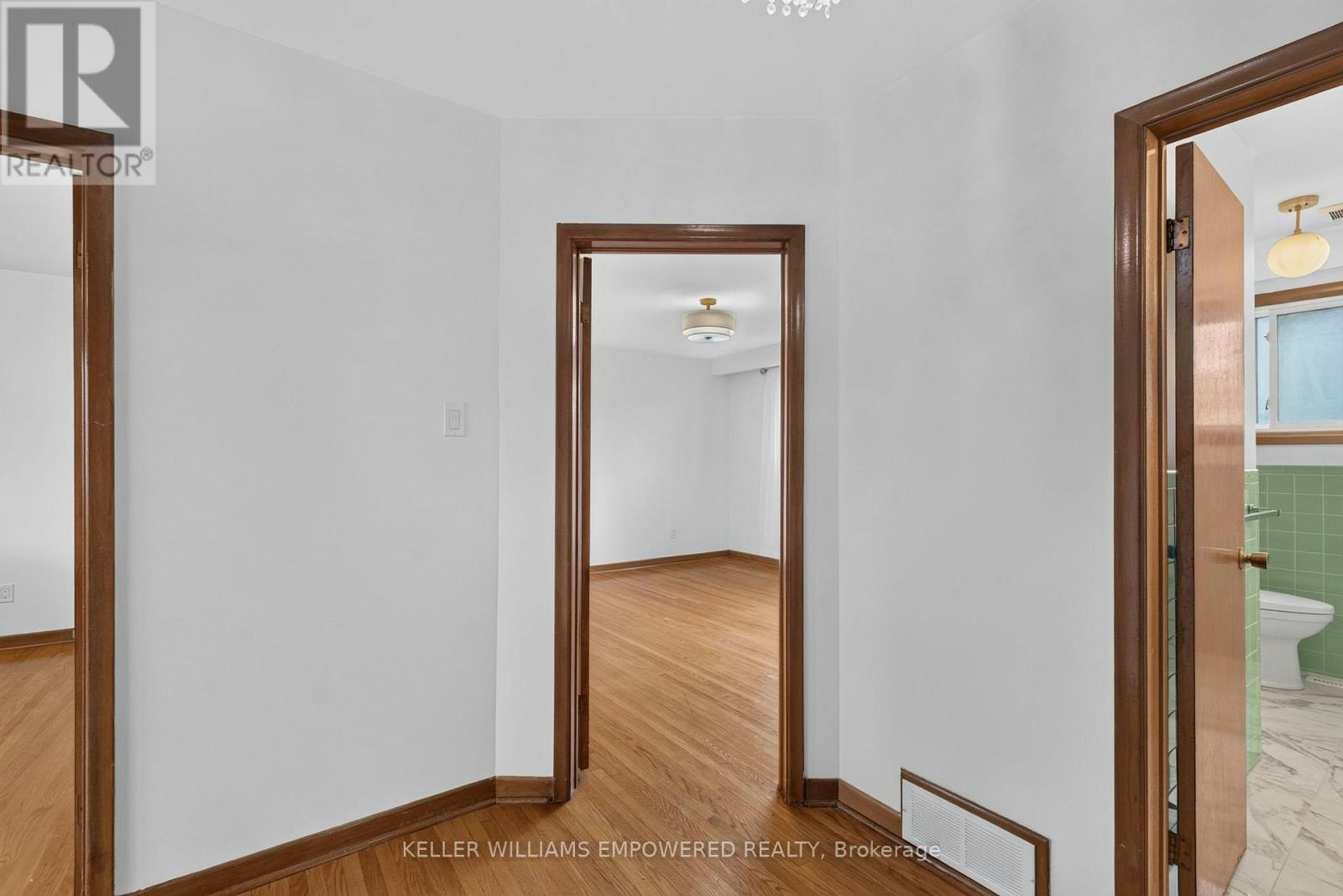 MAIN-6 Archway Crescent, Toronto, ON, M9M 1V6 - 16