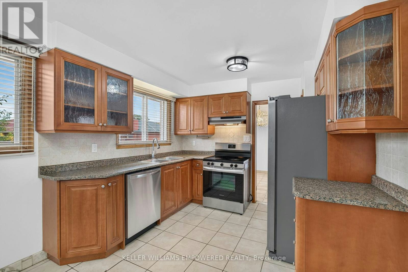 MAIN-6 Archway Crescent, Toronto, ON, M9M 1V6 - 12