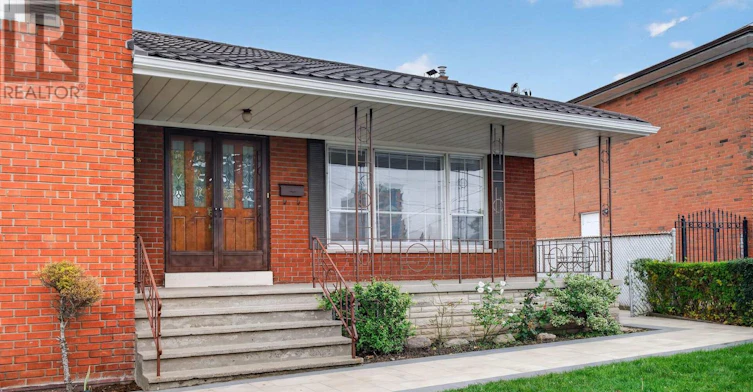 MAIN-6 Archway Crescent, Toronto, ON, M9M 1V6 - 3
