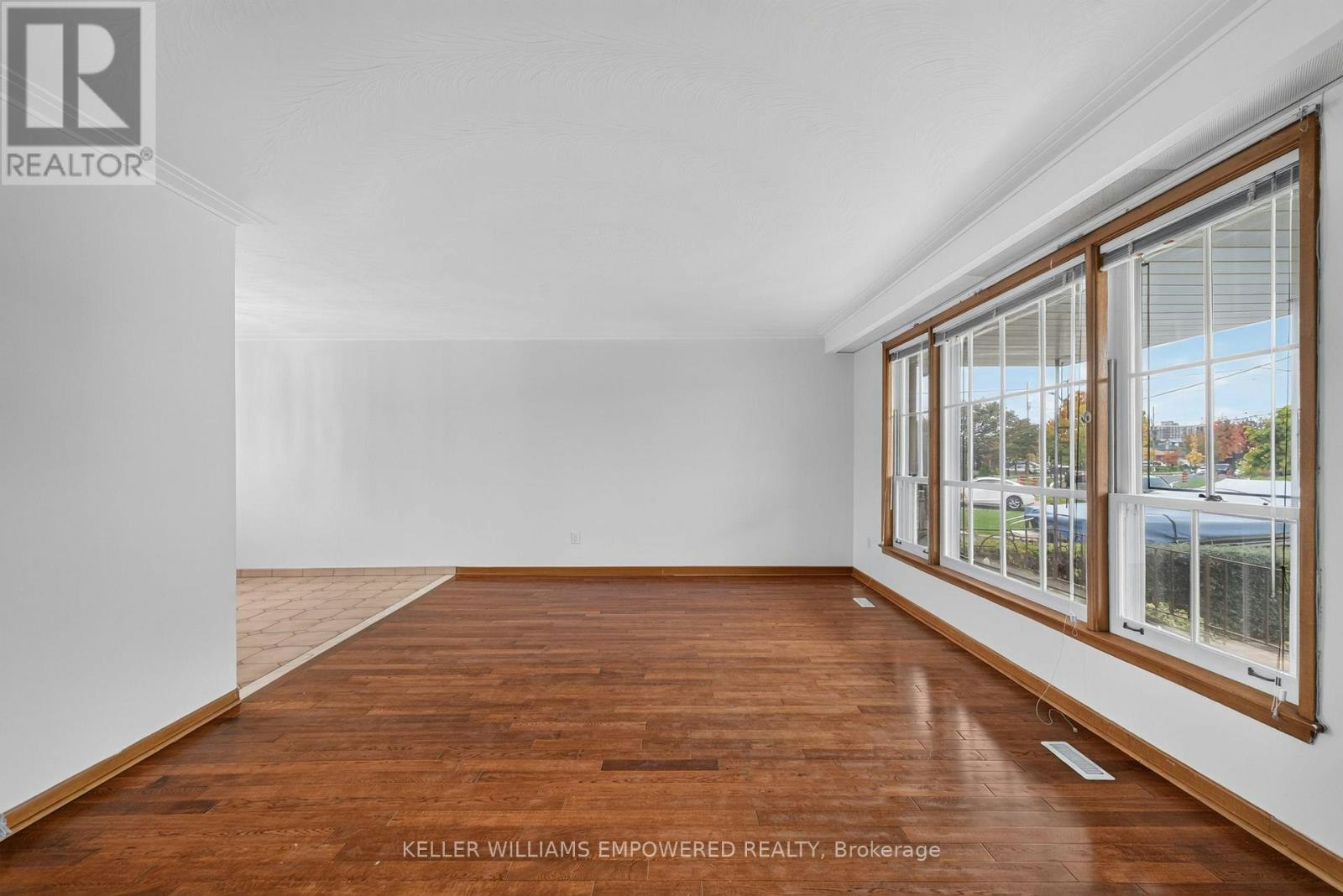 MAIN-6 Archway Crescent, Toronto, ON, M9M 1V6 - 6
