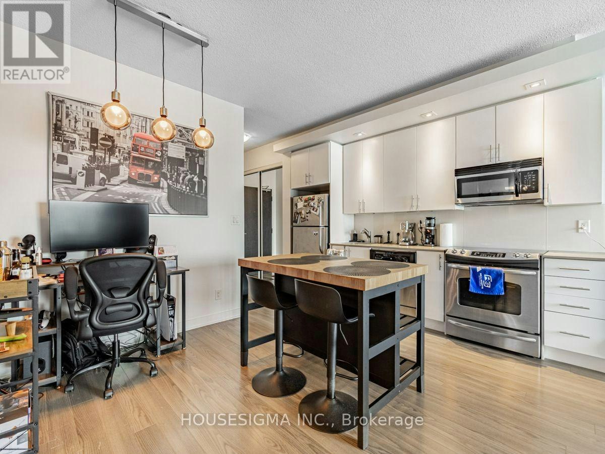 2834-165 Legion Road N, Toronto, ON, M8Y 0B3 - 4