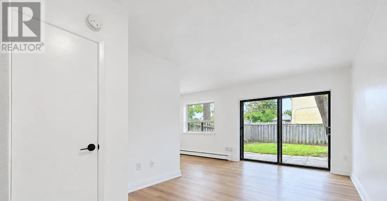 8-31 Sedgeley Drive, Toronto, ON, M9R 1Z5 - 3