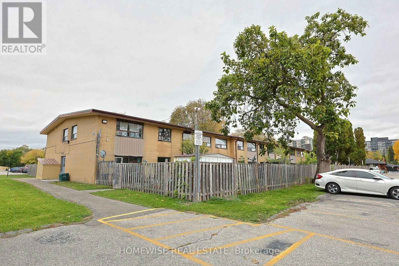 8-31 Sedgeley Drive, Toronto, ON, M9R 1Z5 - 2