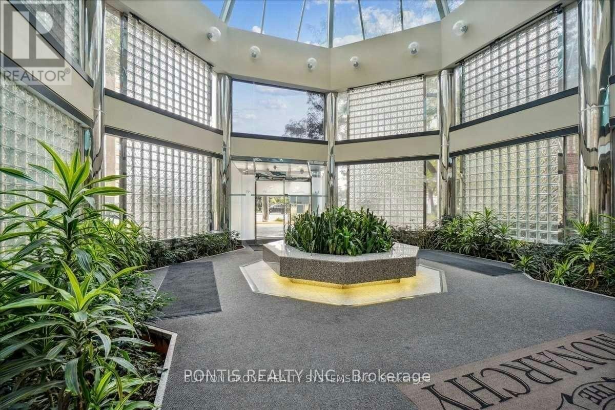 310-325 Webb Drive, Mississauga, ON, L5B 3Z9 - 3