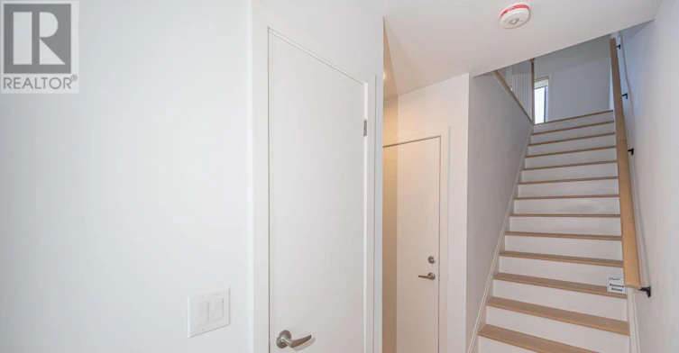 29 Spruce Pines Crescent, Toronto, ON, M4A 1Y7 - 9